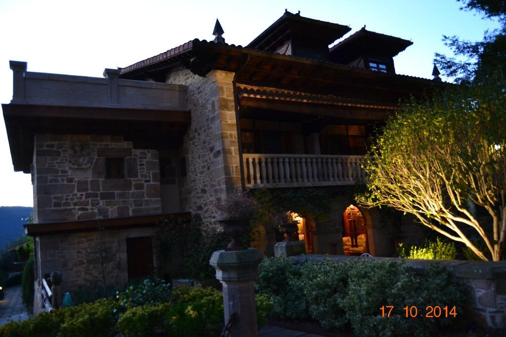 Palacio De Trasvilla Escobedo Exterior foto